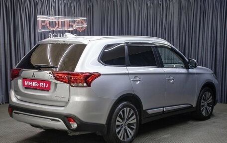 Mitsubishi Outlander III рестайлинг 3, 2019 год, 2 498 000 рублей, 5 фотография