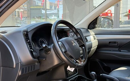 Mitsubishi Outlander III рестайлинг 3, 2018 год, 2 189 000 рублей, 14 фотография