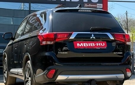 Mitsubishi Outlander III рестайлинг 3, 2018 год, 2 189 000 рублей, 9 фотография
