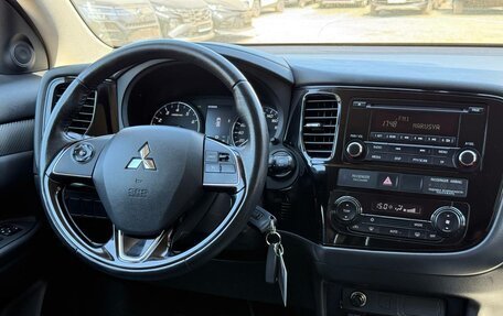 Mitsubishi Outlander III рестайлинг 3, 2018 год, 2 189 000 рублей, 28 фотография