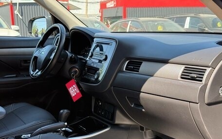 Mitsubishi Outlander III рестайлинг 3, 2018 год, 2 189 000 рублей, 30 фотография