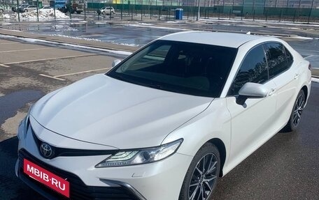 Toyota Camry, 2021 год, 3 400 000 рублей, 2 фотография