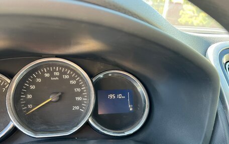 Renault Logan II, 2016 год, 600 000 рублей, 12 фотография