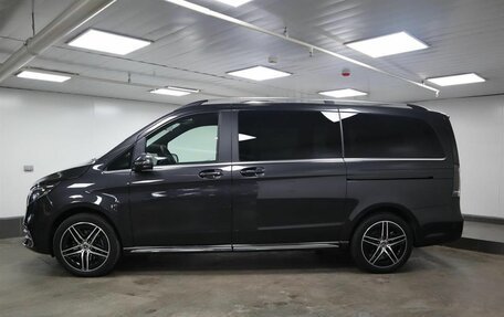 Mercedes-Benz V-Класс, 2024 год, 13 650 000 рублей, 2 фотография