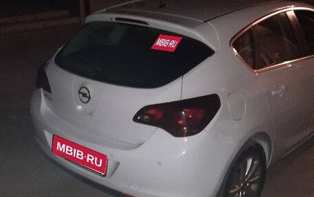 Opel Astra J, 2011 год, 750 000 рублей, 1 фотография