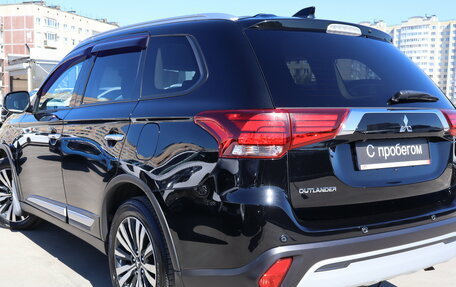 Mitsubishi Outlander III рестайлинг 3, 2021 год, 2 859 000 рублей, 4 фотография
