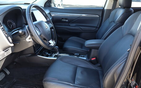 Mitsubishi Outlander III рестайлинг 3, 2021 год, 2 859 000 рублей, 8 фотография