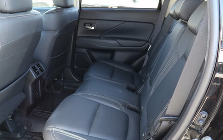 Mitsubishi Outlander III рестайлинг 3, 2021 год, 2 859 000 рублей, 14 фотография