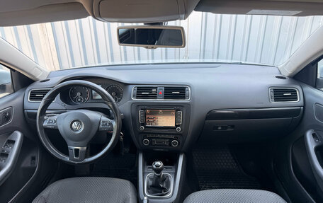 Volkswagen Jetta VI, 2011 год, 850 000 рублей, 13 фотография