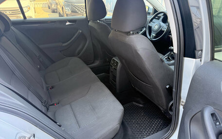 Volkswagen Jetta VI, 2011 год, 850 000 рублей, 14 фотография
