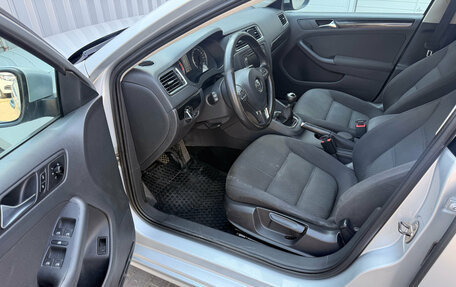 Volkswagen Jetta VI, 2011 год, 850 000 рублей, 18 фотография
