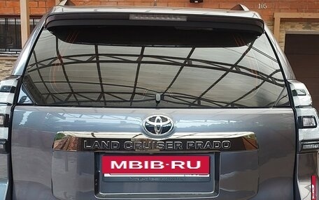 Toyota Land Cruiser Prado 150 рестайлинг 2, 2022 год, 9 000 000 рублей, 2 фотография