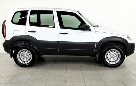 Chevrolet Niva I рестайлинг, 2018 год, 810 000 рублей, 4 фотография