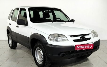 Chevrolet Niva I рестайлинг, 2018 год, 810 000 рублей, 3 фотография