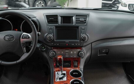 Toyota Highlander III, 2012 год, 1 850 000 рублей, 14 фотография