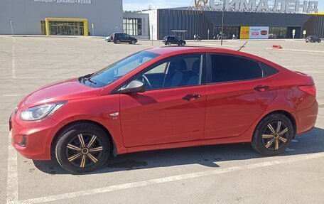 Hyundai Solaris II рестайлинг, 2013 год, 550 000 рублей, 2 фотография