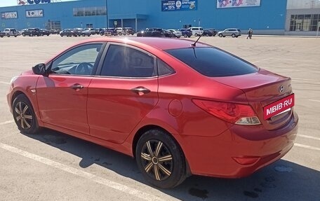 Hyundai Solaris II рестайлинг, 2013 год, 550 000 рублей, 3 фотография