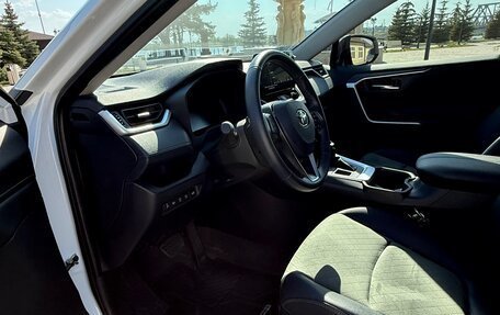 Toyota RAV4, 2024 год, 3 850 000 рублей, 8 фотография