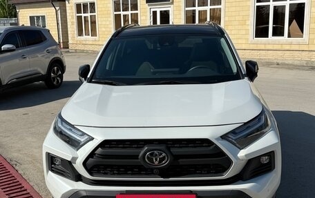 Toyota RAV4, 2024 год, 3 850 000 рублей, 2 фотография