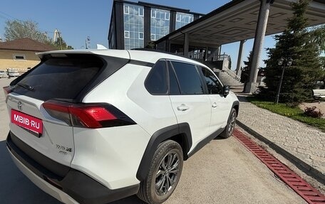Toyota RAV4, 2024 год, 3 850 000 рублей, 7 фотография