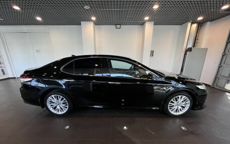 Toyota Camry, 2018 год, 2 740 000 рублей, 2 фотография