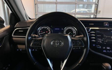 Toyota Camry, 2018 год, 2 740 000 рублей, 10 фотография