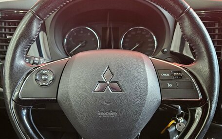 Mitsubishi Outlander III рестайлинг 3, 2019 год, 2 235 000 рублей, 13 фотография