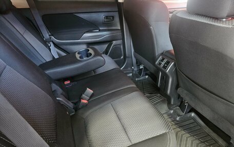 Mitsubishi Outlander III рестайлинг 3, 2019 год, 2 235 000 рублей, 12 фотография