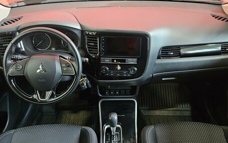 Mitsubishi Outlander III рестайлинг 3, 2019 год, 2 235 000 рублей, 9 фотография