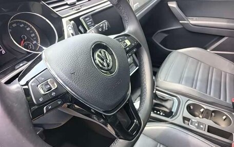 Volkswagen Touran III, 2021 год, 1 383 000 рублей, 10 фотография