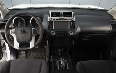 Toyota Land Cruiser Prado 150 рестайлинг 2, 2015 год, 3 690 000 рублей, 6 фотография