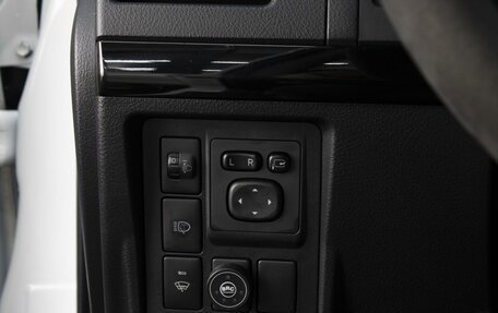 Toyota Land Cruiser Prado 150 рестайлинг 2, 2015 год, 3 690 000 рублей, 16 фотография