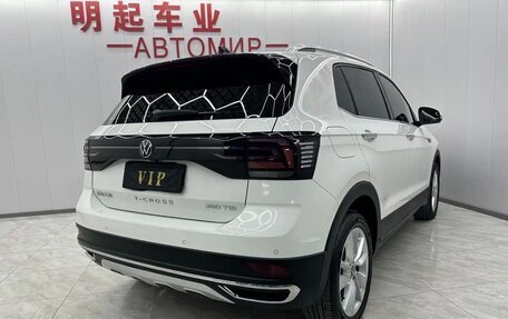Volkswagen T-Roc I, 2022 год, 1 930 000 рублей, 5 фотография