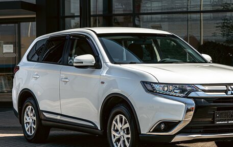 Mitsubishi Outlander III рестайлинг 3, 2017 год, 1 675 000 рублей, 7 фотография