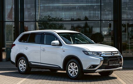 Mitsubishi Outlander III рестайлинг 3, 2017 год, 1 675 000 рублей, 3 фотография