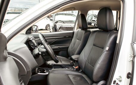 Mitsubishi Outlander III рестайлинг 3, 2017 год, 1 675 000 рублей, 11 фотография