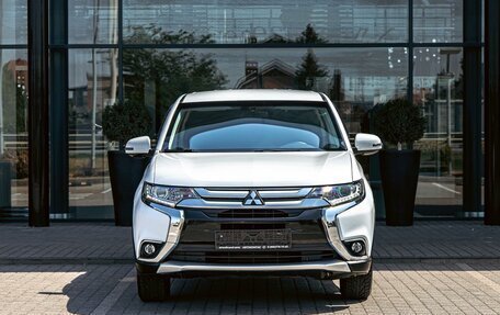 Mitsubishi Outlander III рестайлинг 3, 2017 год, 1 675 000 рублей, 2 фотография