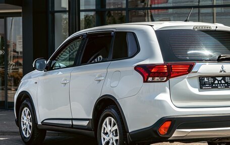 Mitsubishi Outlander III рестайлинг 3, 2017 год, 1 675 000 рублей, 8 фотография