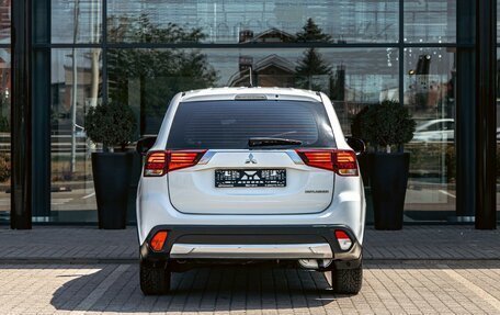 Mitsubishi Outlander III рестайлинг 3, 2017 год, 1 675 000 рублей, 5 фотография