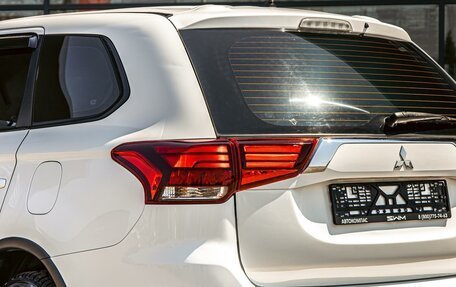 Mitsubishi Outlander III рестайлинг 3, 2017 год, 1 675 000 рублей, 10 фотография