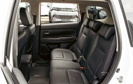Mitsubishi Outlander III рестайлинг 3, 2017 год, 1 675 000 рублей, 16 фотография