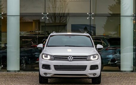 Volkswagen Touareg III, 2013 год, 1 975 000 рублей, 2 фотография