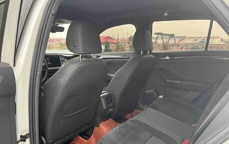 Volkswagen T-Roc I, 2022 год, 1 230 002 рублей, 12 фотография