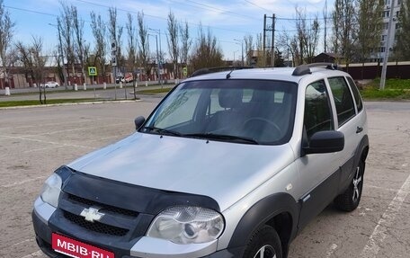 Chevrolet Niva I рестайлинг, 2018 год, 590 000 рублей, 1 фотография