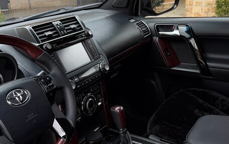 Toyota Land Cruiser Prado 150 рестайлинг 2, 2017 год, 4 040 000 рублей, 10 фотография
