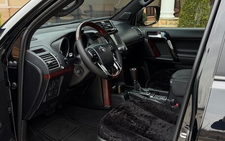 Toyota Land Cruiser Prado 150 рестайлинг 2, 2017 год, 4 040 000 рублей, 8 фотография