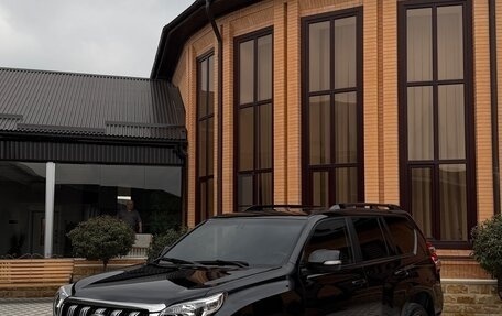 Toyota Land Cruiser Prado 150 рестайлинг 2, 2017 год, 4 040 000 рублей, 2 фотография