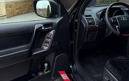 Toyota Land Cruiser Prado 150 рестайлинг 2, 2017 год, 4 040 000 рублей, 11 фотография
