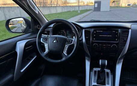 Mitsubishi Pajero Sport III рестайлинг, 2018 год, 2 650 000 рублей, 15 фотография