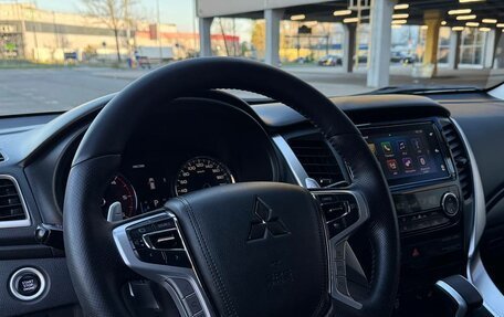 Mitsubishi Pajero Sport III рестайлинг, 2018 год, 2 650 000 рублей, 19 фотография